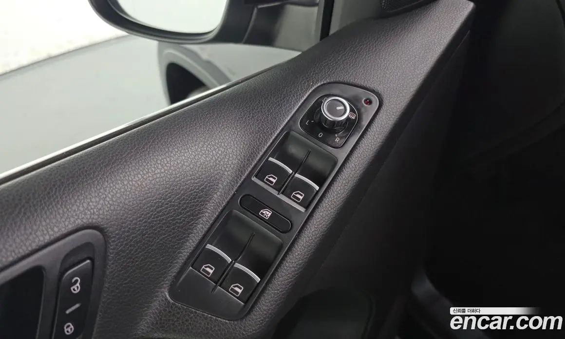 Volkswagen Tiguan 2013 2.0 автомат (гидро), фото 16