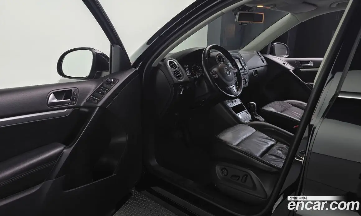 Volkswagen Tiguan 2013 2.0 автомат (гидро), фото 10