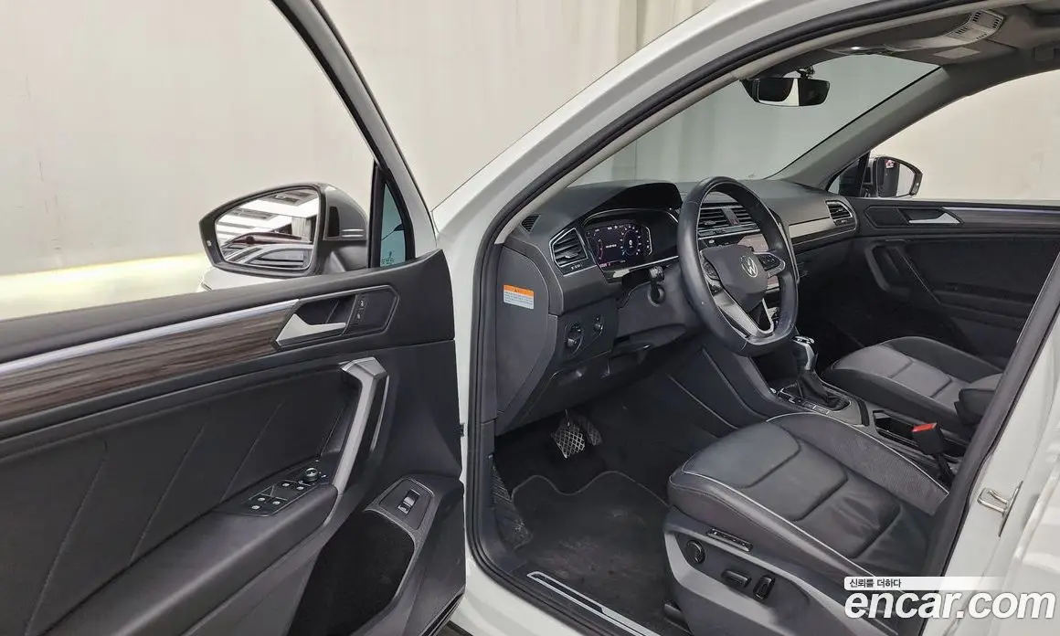 Volkswagen Tiguan 2023 2.0 автомат (гидро), фото 13