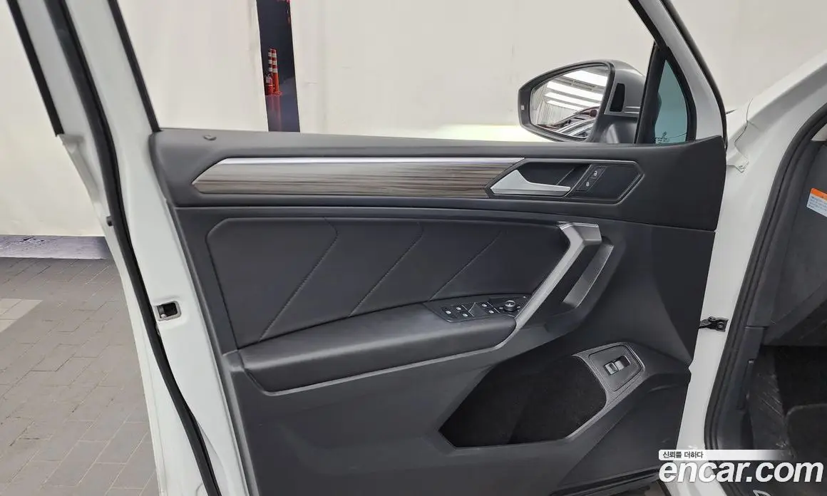 Volkswagen Tiguan 2023 2.0 автомат (гидро), фото 14