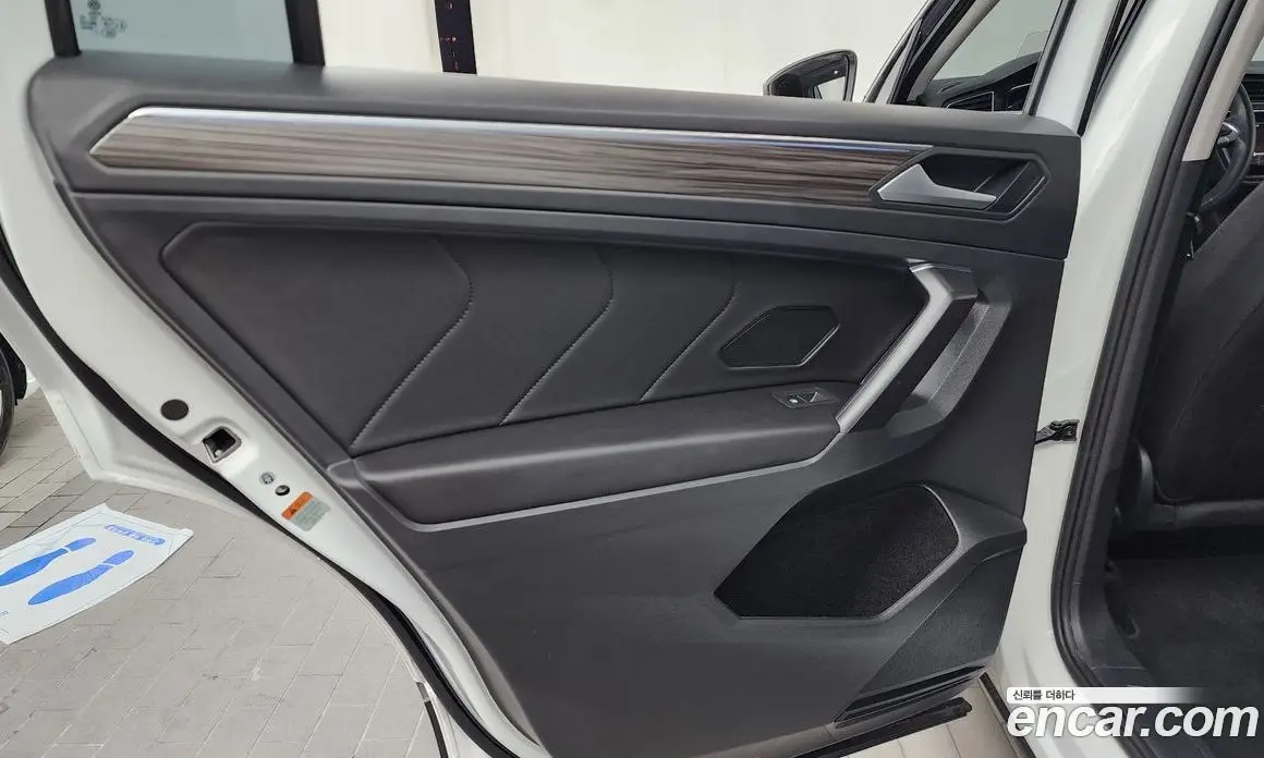 Volkswagen Tiguan 2023 2.0 автомат (гидро), фото 15