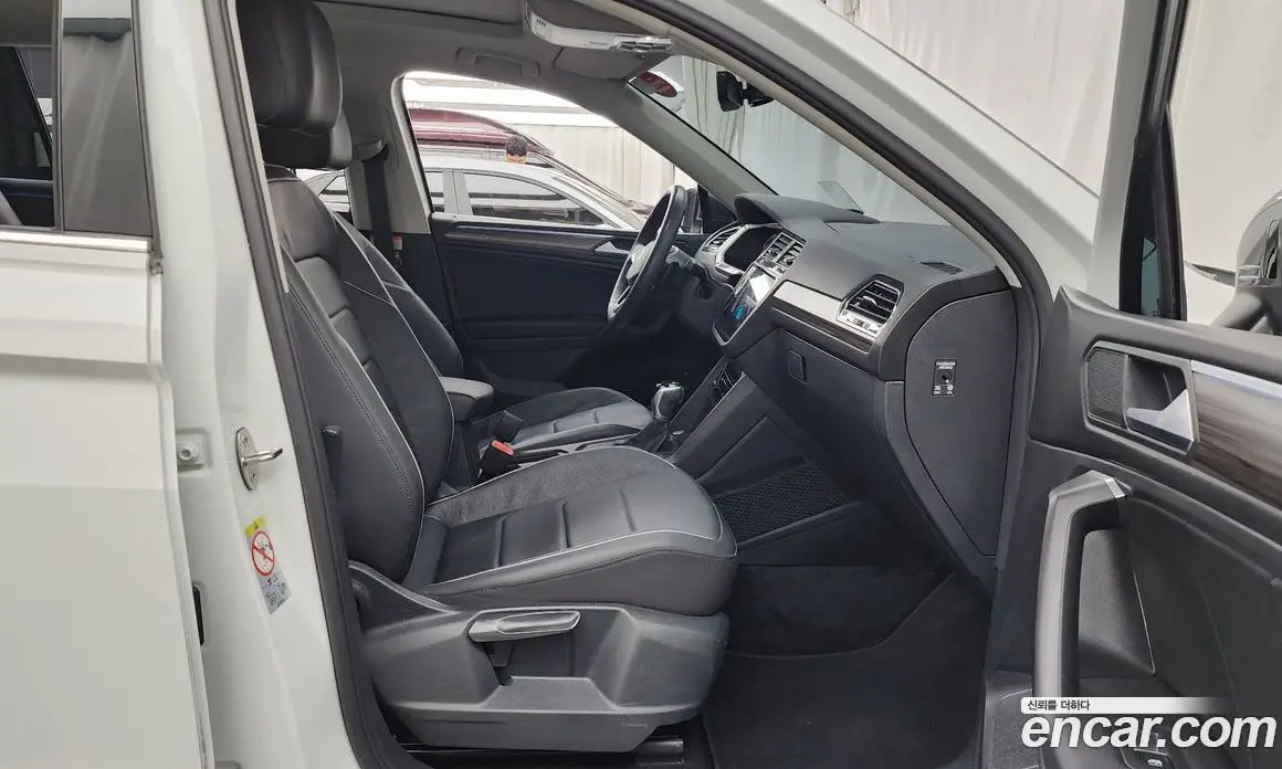 Volkswagen Tiguan 2023 2.0 автомат (гидро), фото 17