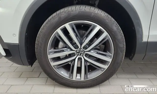 Volkswagen Tiguan 2023 2.0 автомат (гидро), миниатюра 5
