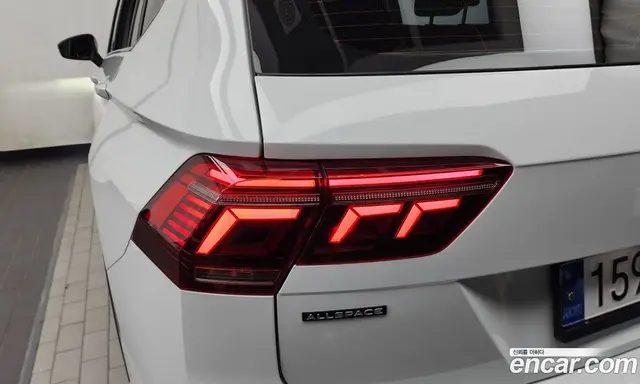 Volkswagen Tiguan 2023 2.0 автомат (гидро), миниатюра 9