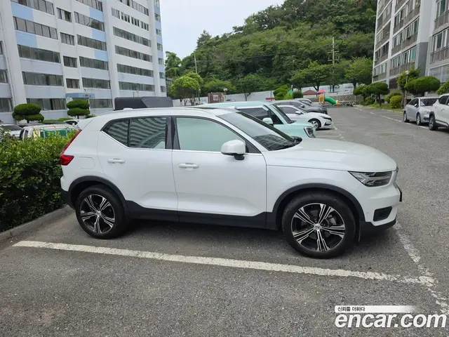Volvo XC40 2021 2.0 автомат (гидро), миниатюра 2