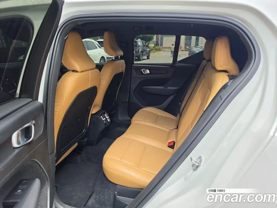 Volvo XC40 2021 2.0 автомат (гидро), фото 15