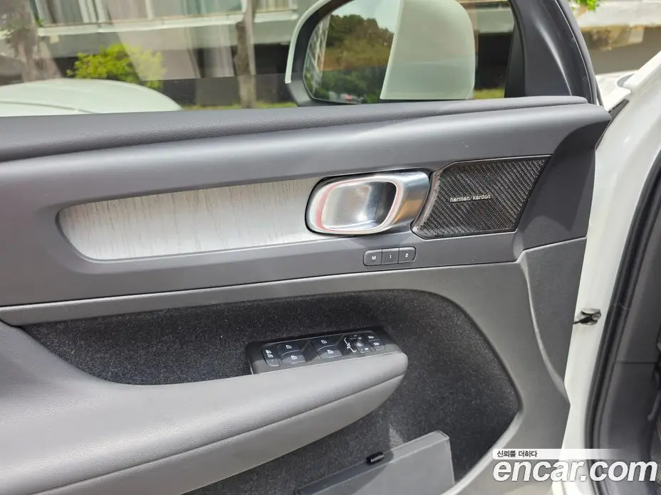 Volvo XC40 2021 2.0 автомат (гидро), фото 17