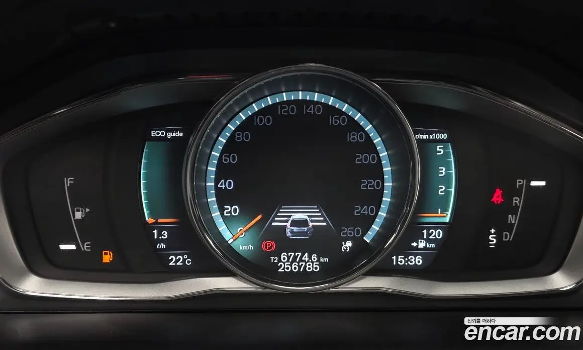 Volvo XC60 2016 2.4 автомат (гидро), фото 8