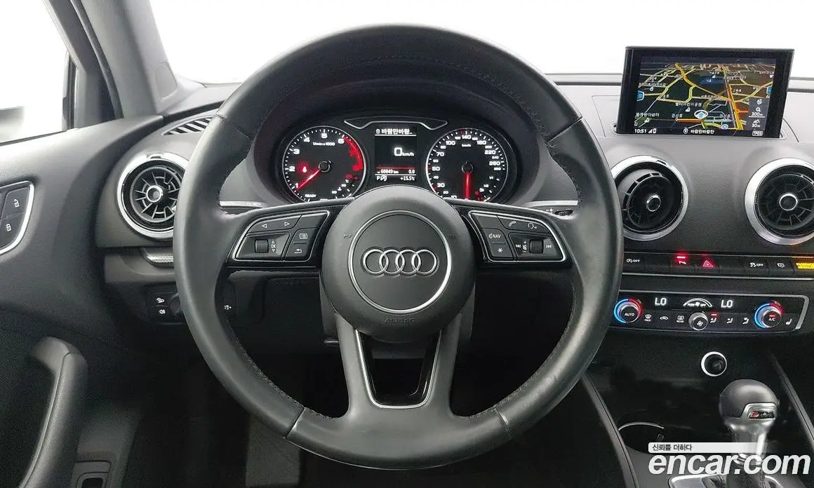 Audi A3 2018 2.0 автомат (гидро), фото 13