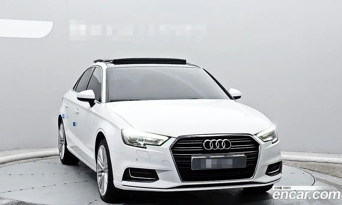 Audi A3 2018 2.0 автомат (гидро), фото 3