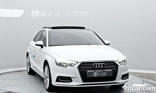 Audi A3 2018 2.0 автомат (гидро), миниатюра 3