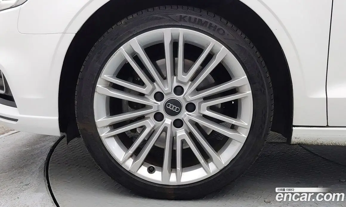 Audi A3 2018 2.0 автомат (гидро), фото 5