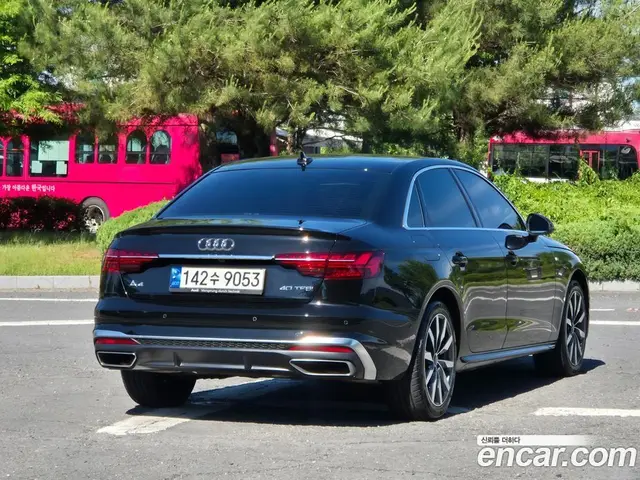 Audi A4 2023 2.0 автомат (гидро), миниатюра 4