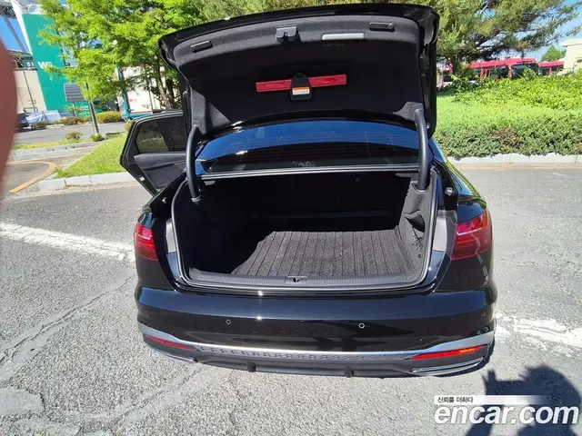 Audi A4 2023 2.0 автомат (гидро), миниатюра 5