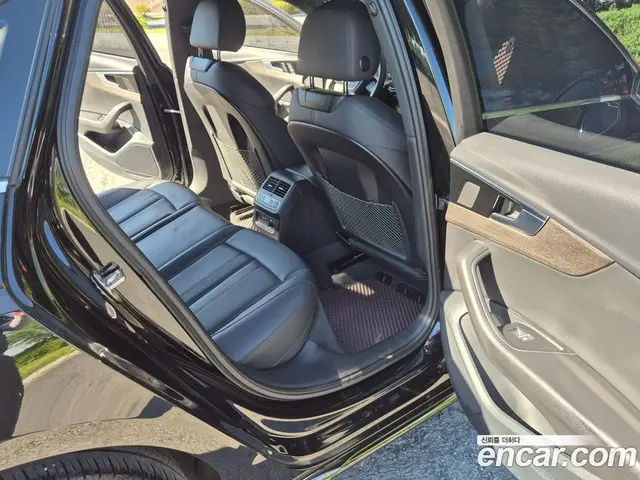 Audi A4 2023 2.0 автомат (гидро), миниатюра 7