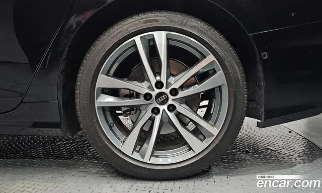 Audi A6 2023 2.0 автомат (гидро), миниатюра 7