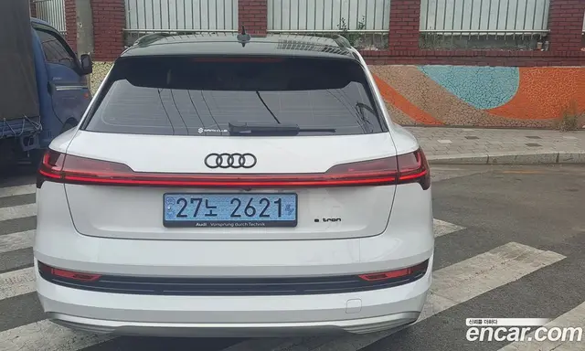 Audi e-tron 2021 автомат (гидро), миниатюра 2