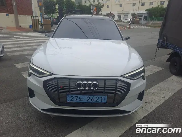 Audi e-tron 2021 автомат (гидро), миниатюра 6