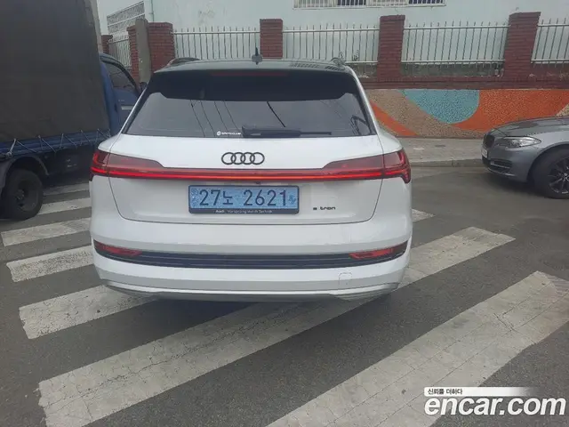 Audi e-tron 2021 автомат (гидро), миниатюра 9