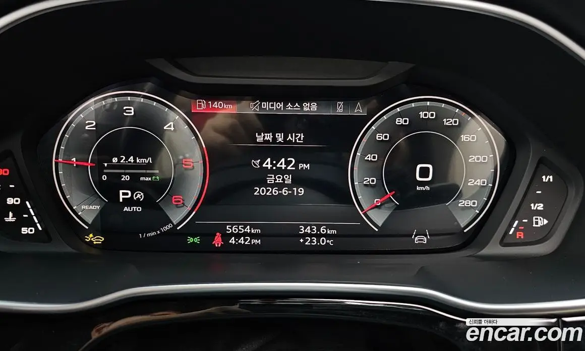 Audi Q3 2025 2.0 автомат (гидро), фото 11