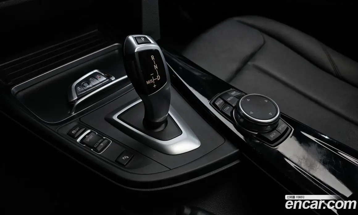 BMW 3 серия 2017 2.0 автомат (гидро), фото 9