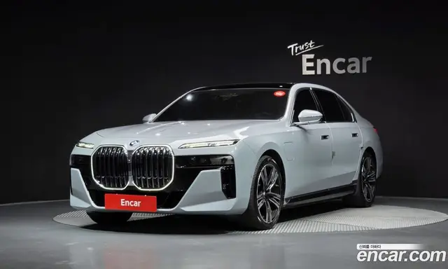 BMW 7 серия, 2025, 7 568 км