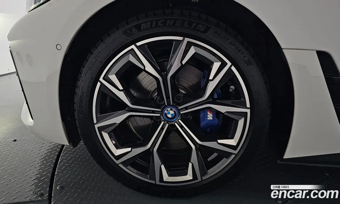 BMW i4 2023 0.2 автомат (гидро), фото 4