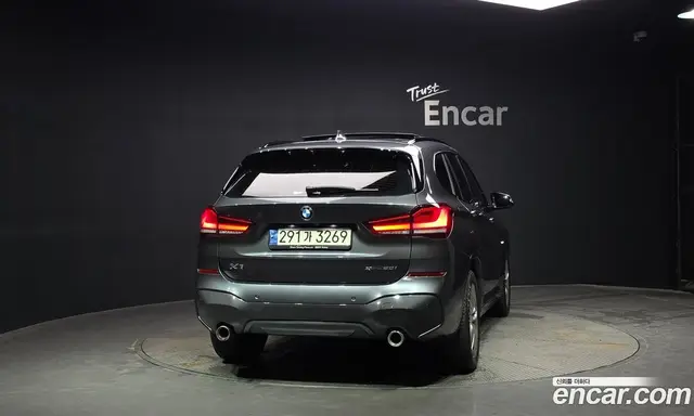 BMW X1 2021 2.0 автомат (гидро), миниатюра 3