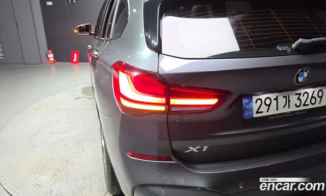 BMW X1 2021 2.0 автомат (гидро), миниатюра 8