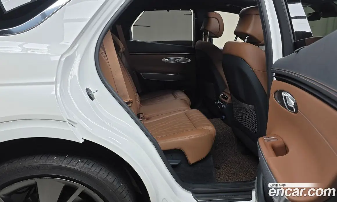 Genesis GV70 2024 2.5 автомат (гидро), фото 17