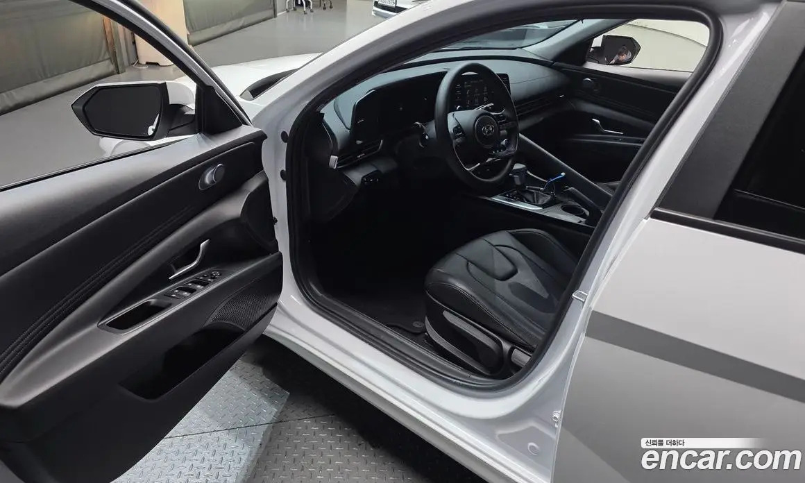 Hyundai Avante 2023 1.6 автомат (гидро), фото 13
