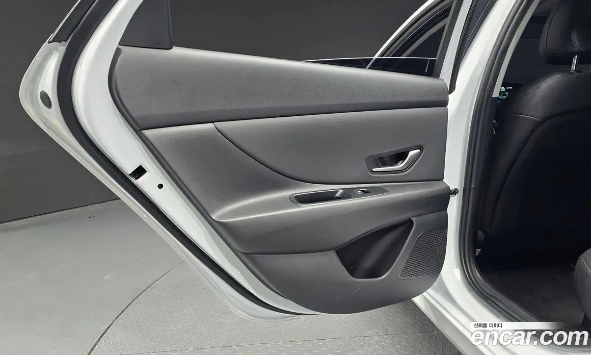 Hyundai Avante 2025 1.6 автомат (гидро), фото 14