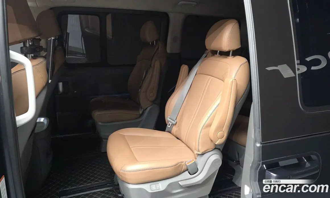 Hyundai Staria 2021 2.2 автомат (гидро), фото 16