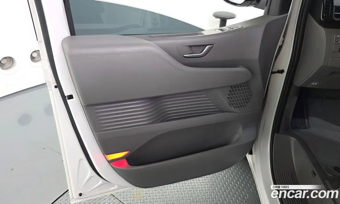 Hyundai Staria 2024 2.2 автомат (гидро), фото 14