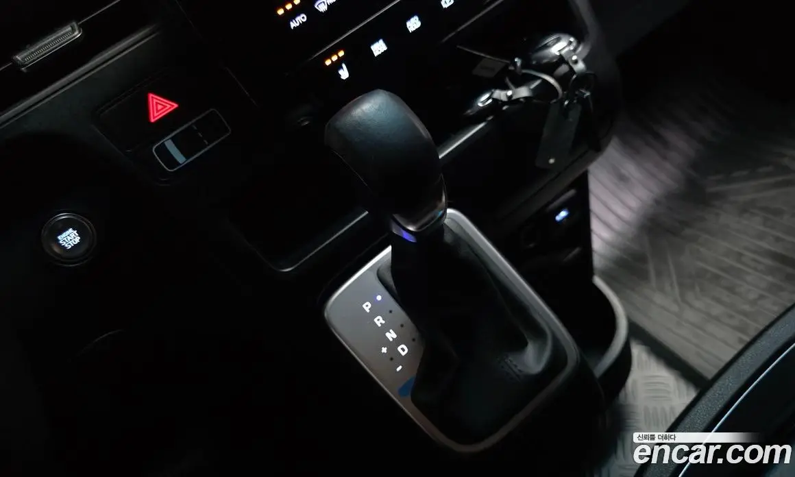 Hyundai Staria 2024 2.2 автомат (гидро), фото 12