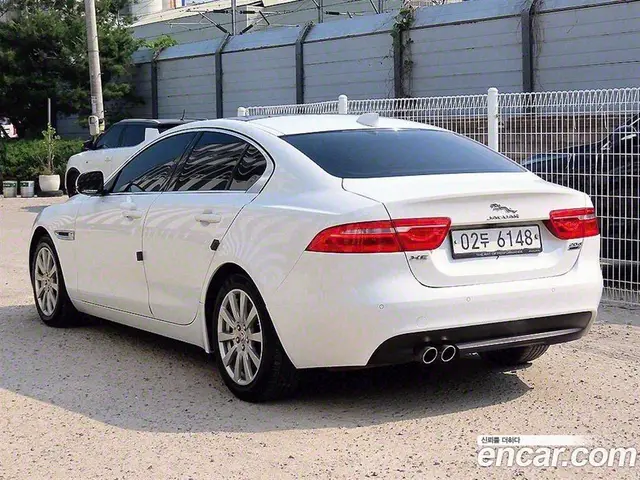 Jaguar XE 2017 2.0 автомат (гидро), миниатюра 2 Jaguar XE 2017 2.0 автомат (гидро), миниатюра 2