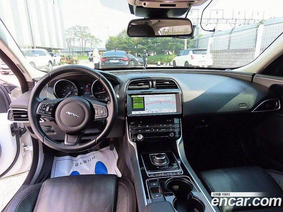 Jaguar XE 2017 2.0 автомат (гидро), фото 7 Jaguar XE 2017 2.0 автомат (гидро), фото 7