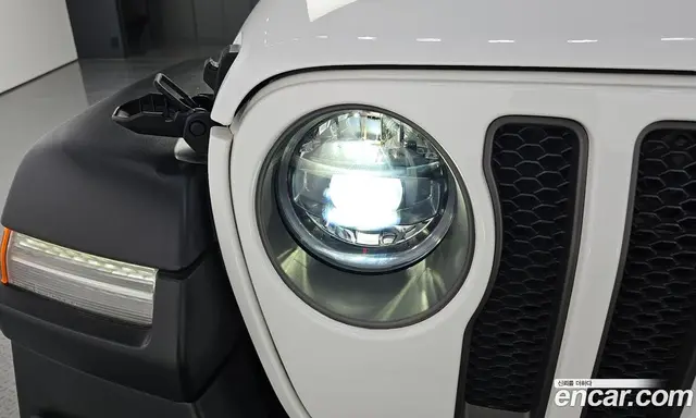 Jeep Wrangler 2023 2.0 автомат (гидро), миниатюра 8