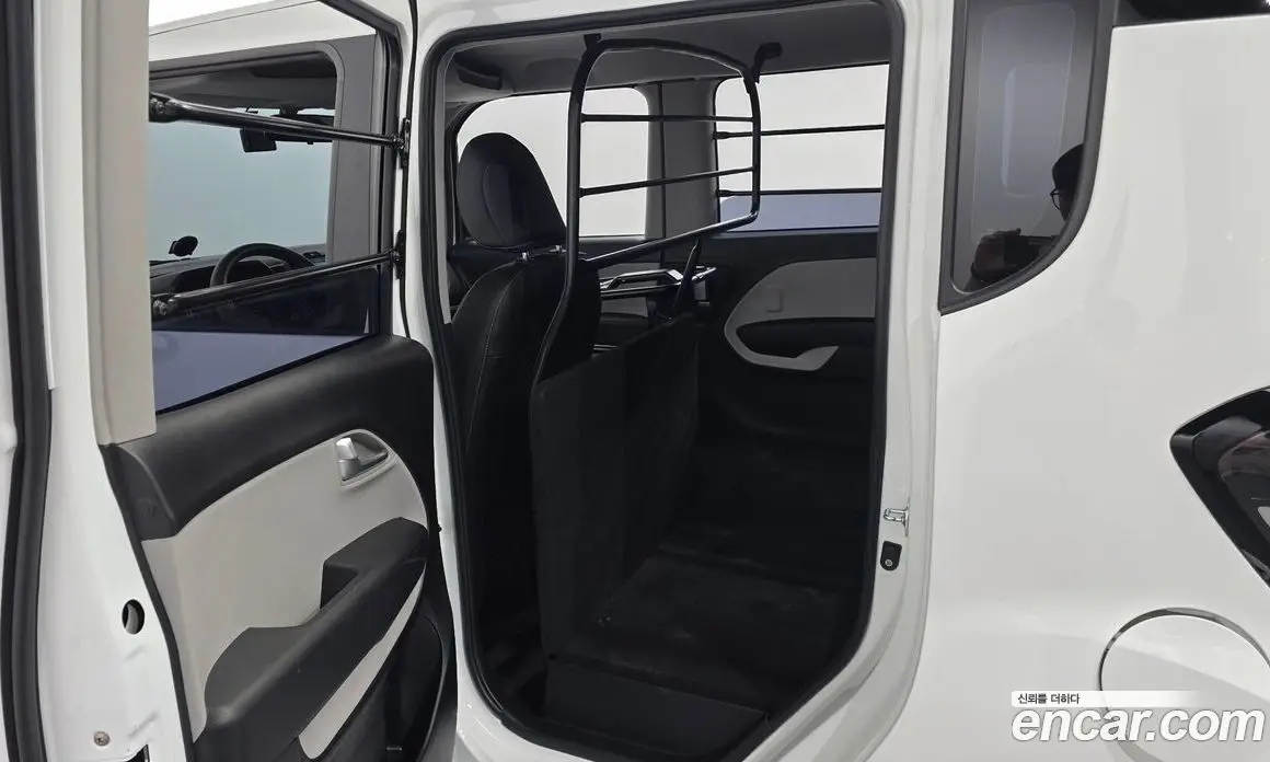 Kia Ray 2023 1.0 автомат (гидро), фото 16
