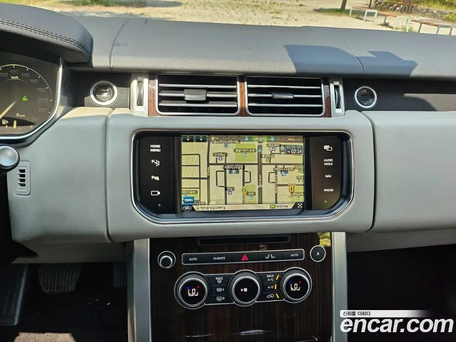 Land Rover Range Rover 2015 4.4 автомат (гидро), фото 16
