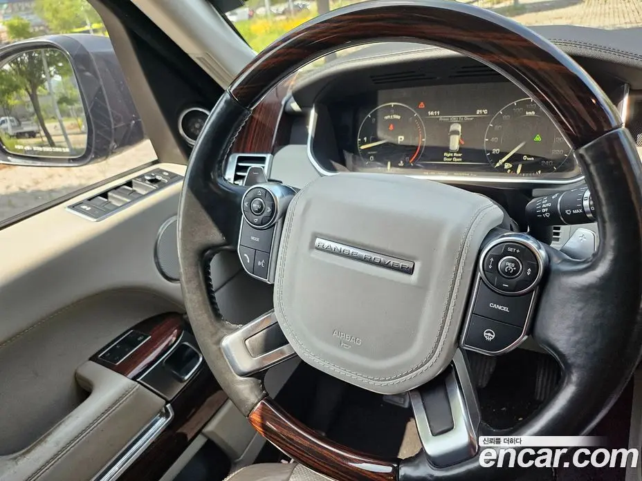 Land Rover Range Rover 2015 4.4 автомат (гидро), фото 18