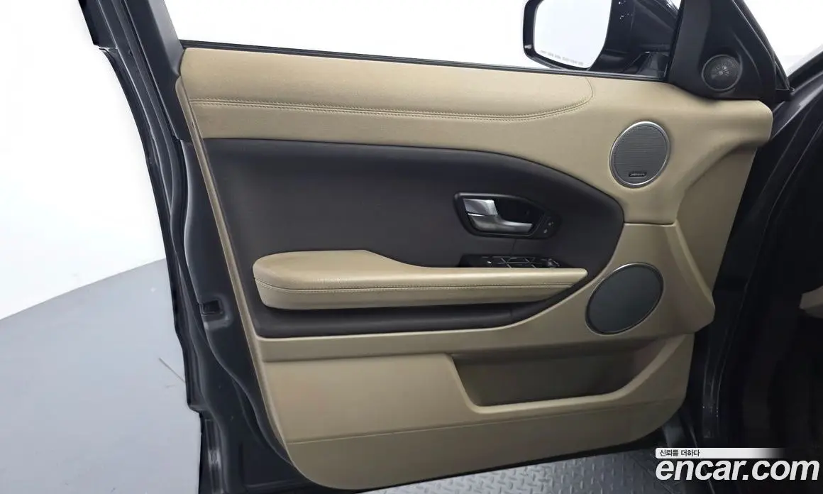 Land Rover Range Rover Evoque 2017 2.0 автомат (гидро), фото 14