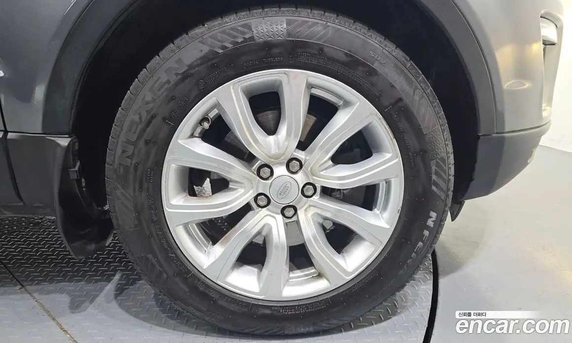 Land Rover Range Rover Evoque 2017 2.0 автомат (гидро), фото 7