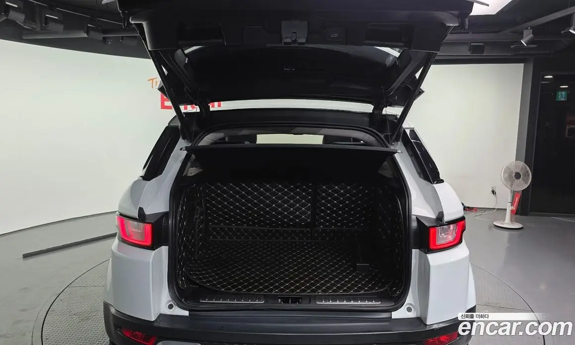 Land Rover Range Rover Evoque 2017 2.0 автомат (гидро), фото 20