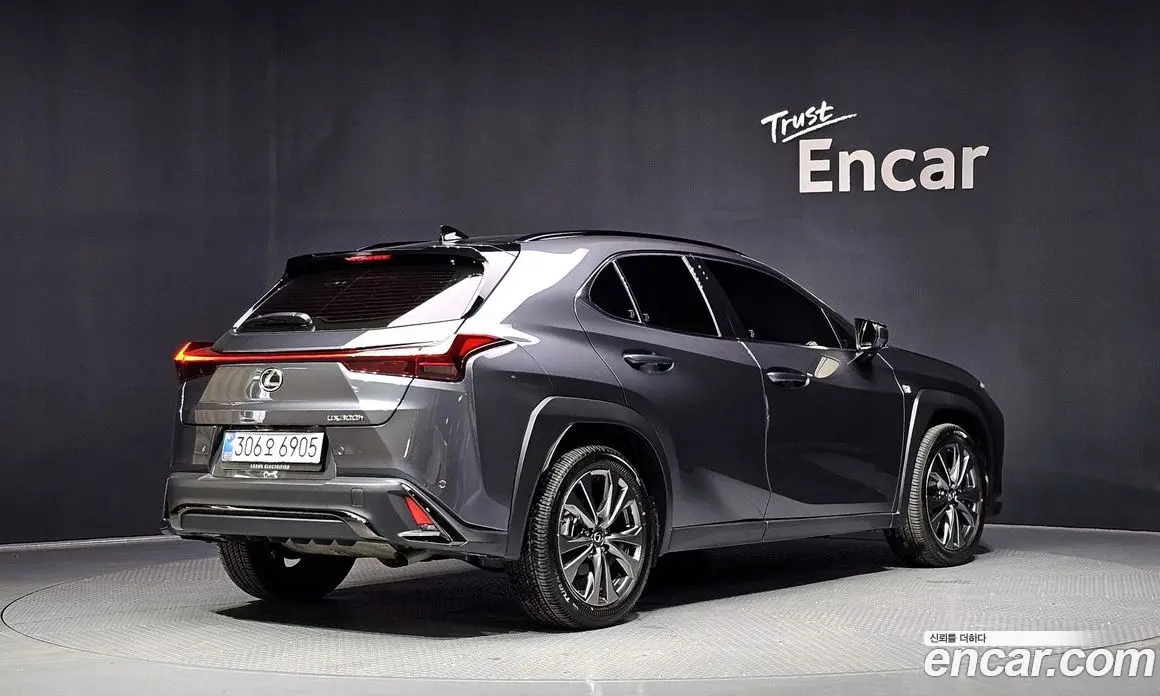 Lexus UX 2026 2.0 автомат (гидро), фото 2 Lexus UX 2026 2.0 автомат (гидро), фото 2
