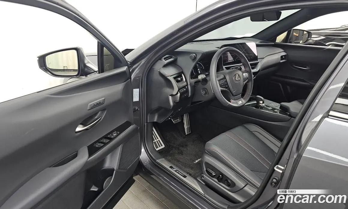 Lexus UX 2026 2.0 автомат (гидро), фото 13 Lexus UX 2026 2.0 автомат (гидро), фото 13