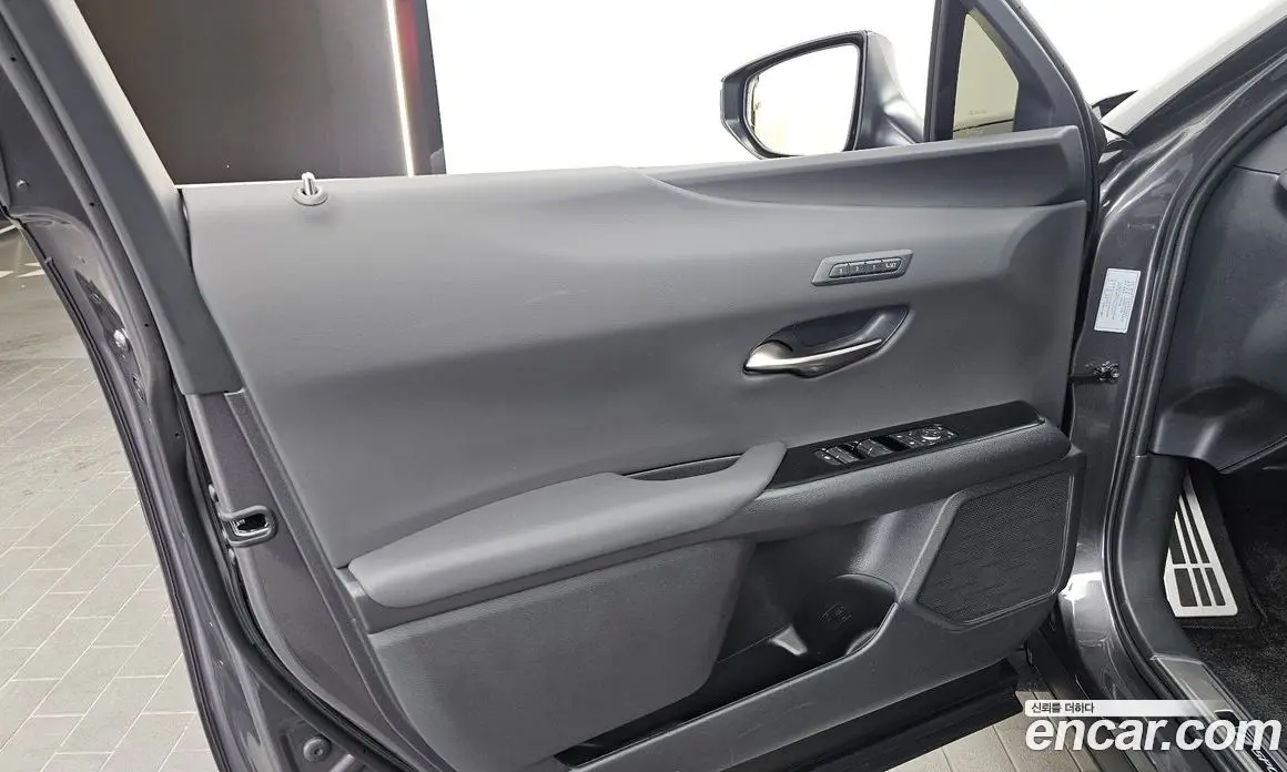 Lexus UX 2026 2.0 автомат (гидро), фото 14 Lexus UX 2026 2.0 автомат (гидро), фото 14