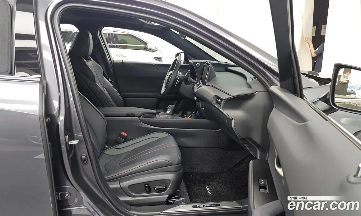 Lexus UX 2026 2.0 автомат (гидро), фото 17 Lexus UX 2026 2.0 автомат (гидро), фото 17
