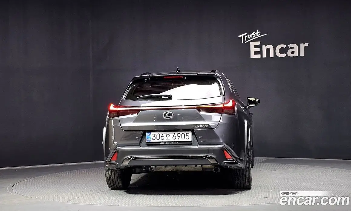 Lexus UX 2026 2.0 автомат (гидро), фото 4 Lexus UX 2026 2.0 автомат (гидро), фото 4