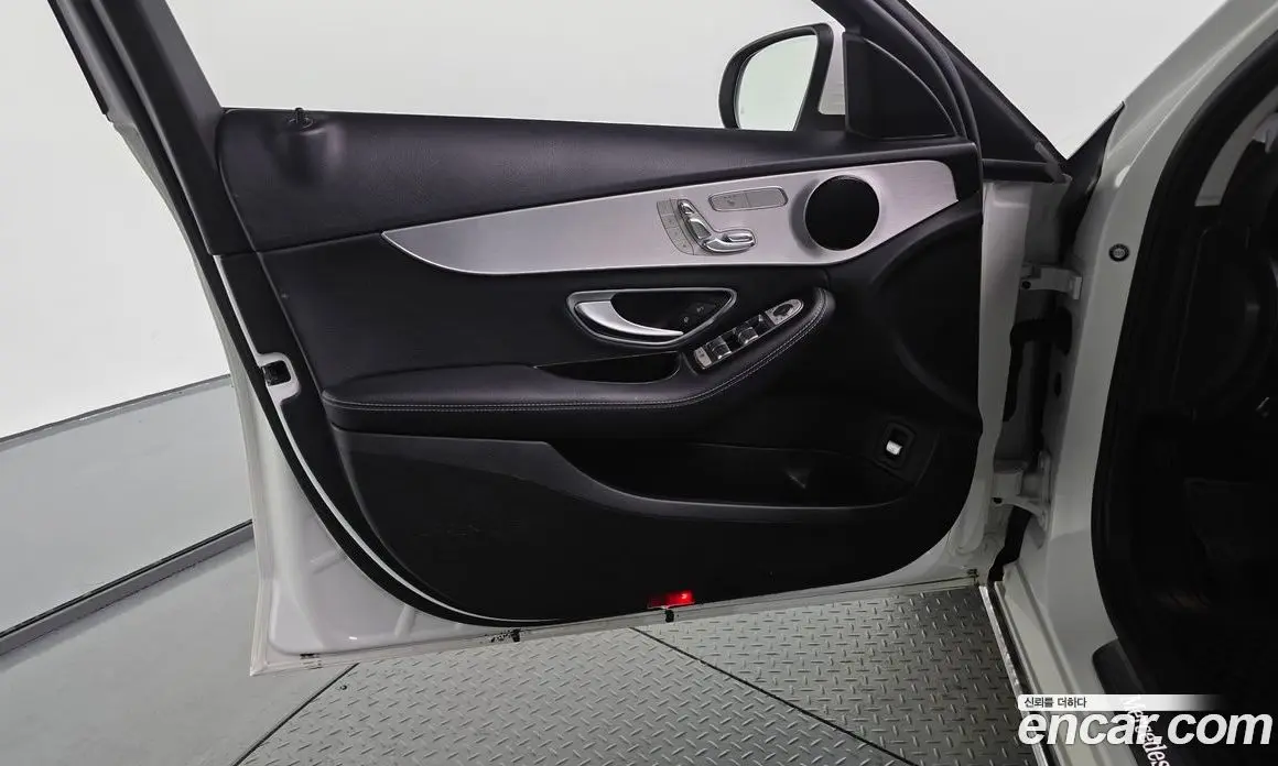 Mercedes-Benz C-Class 2018 2.1 гидро, фото 14 Mercedes-Benz C-Class 2018 2.1 гидро, фото 14